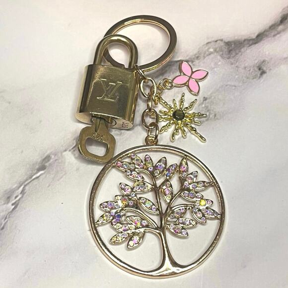Louis Vuitton Lock & Key #323 w/ Tree of Life Charm, Fleur & Sun Charm Keychain - Picture 1 of 5
